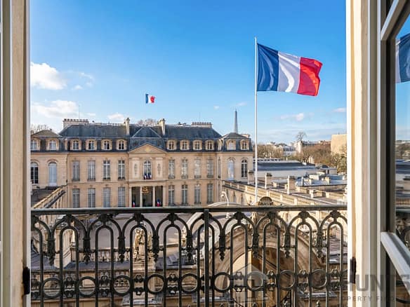 3 Bedroom Apartment in Paris 8th (Golden Triangle - Parc Monceau) 14