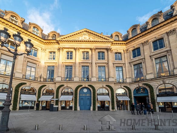 2 Bedroom Apartment in Paris 1st (Louvre – Vendôme) 4