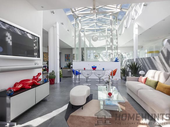 3 Bedroom Apartment in Marseille 5