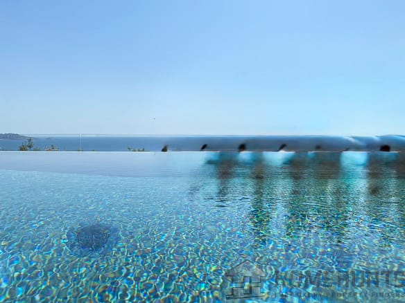 6 Bedroom Villa/House in Marseille 7