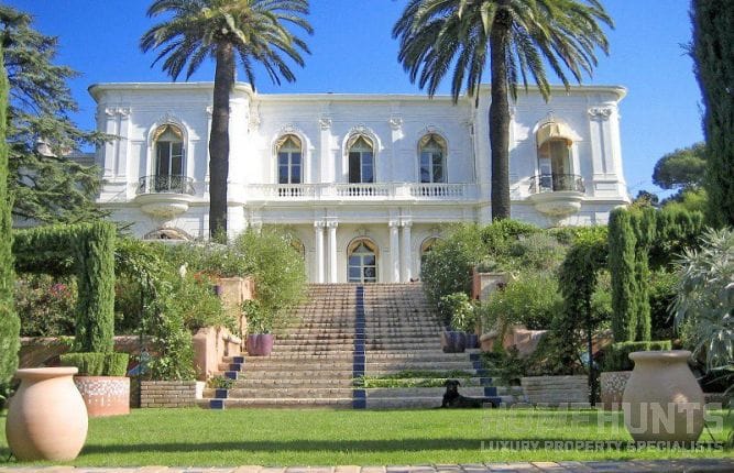 5 Luxurious Architect-Designed Homes in France 4 5 Luxurious Architect-Designed Homes in France 4