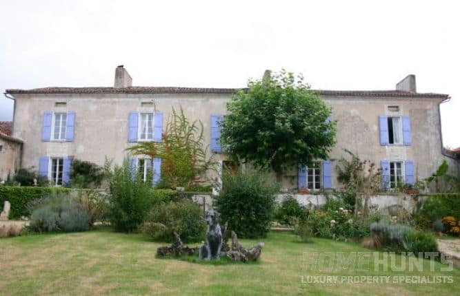 Five Must-See Equestrian Properties For Sale in France 6 Five Must-See Equestrian Properties For Sale in France 6