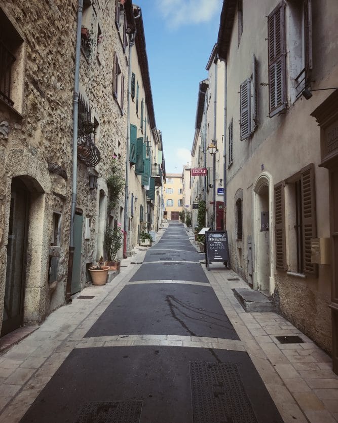 Best Places to Buy a Holiday Home in France 7 Best Places to Buy a Holiday Home in France 2