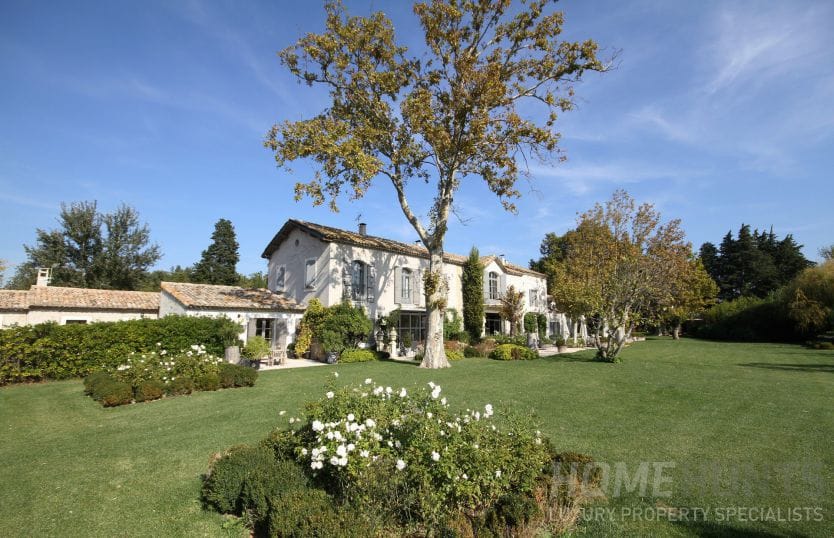 5 Must-See Luxury Properties in Alpilles, France 2 Alpilles