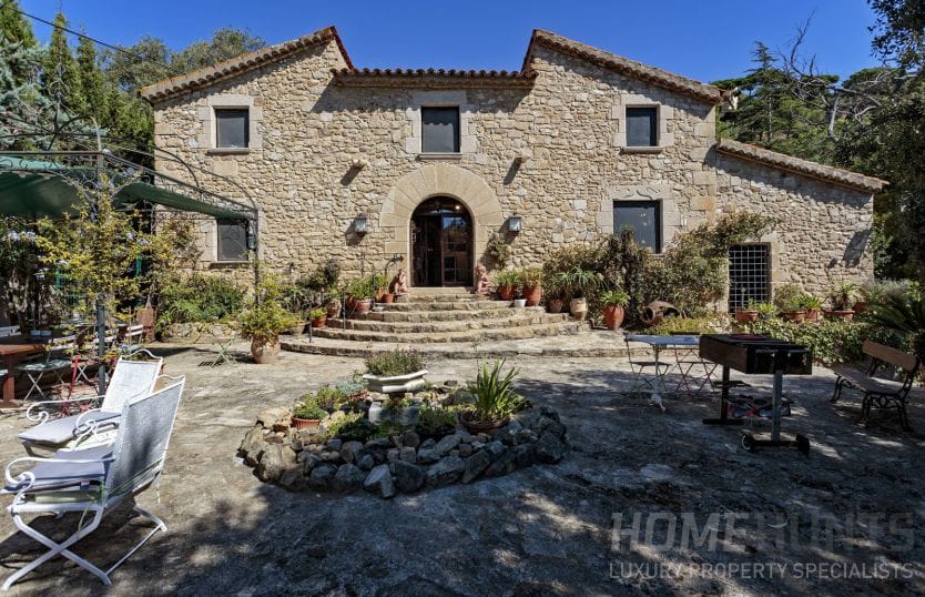 5 Stunning Luxury Villas for Sale in Catalonia, Spain 2 Luxury Villas for Sale in Catalonia