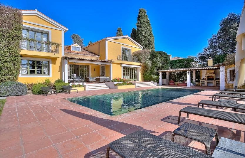 5 Must-See Luxury Properties For Sale on the Côte d’Azur 7 5 Must-See Luxury Properties For Sale on the Côte d’Azur 6