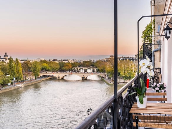 2 Bedroom Apartment in Paris 4th (Marais – Place des Vosges – Ile St Louis) 2