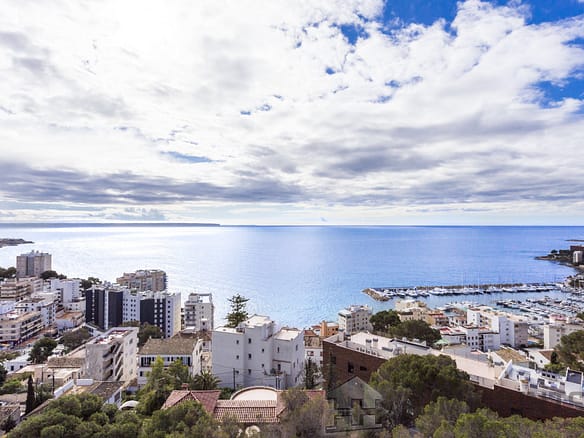 4 Bedroom Apartment in Sant Agusti 16