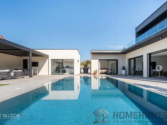 4 Bedroom Villa/House in Mâcon 18