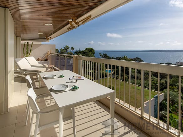 2 Bedroom Apartment in Cannes 3