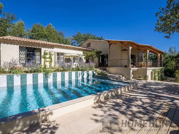5 Bedroom Villa/House in Lourmarin 2