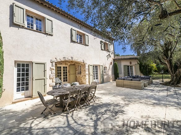 6 Bedroom Villa/House in Mougins 3