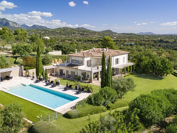 5 Bedroom Villa/House in Santa Maria 24