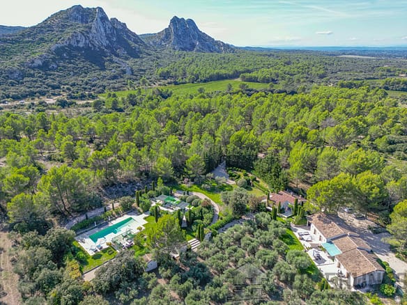 5 Bedroom Villa/House in Eygalieres 2