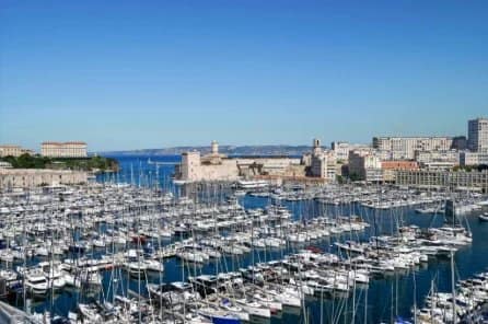 2 Bedroom Apartment in Marseille 20