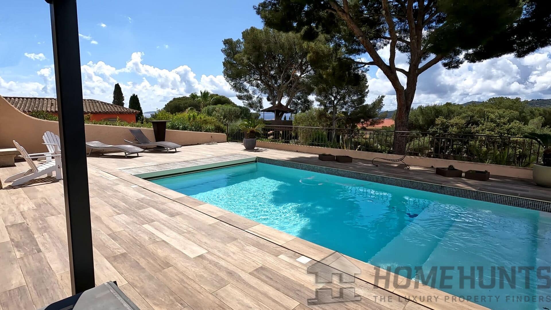 Villa/House For Sale in Le Lavandou HH15013376