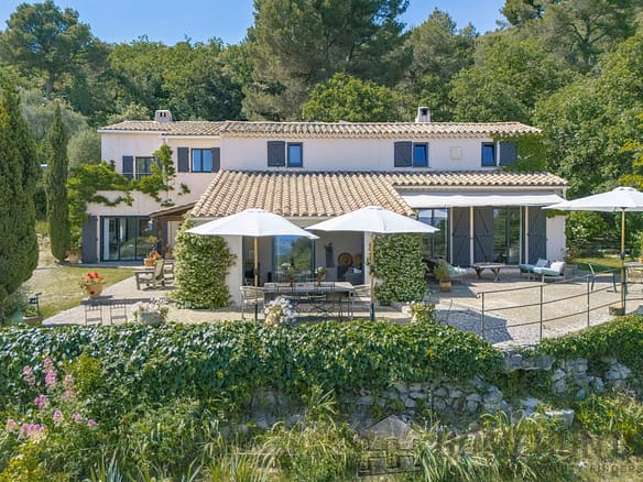 Villa/House For Sale in Grasse 2