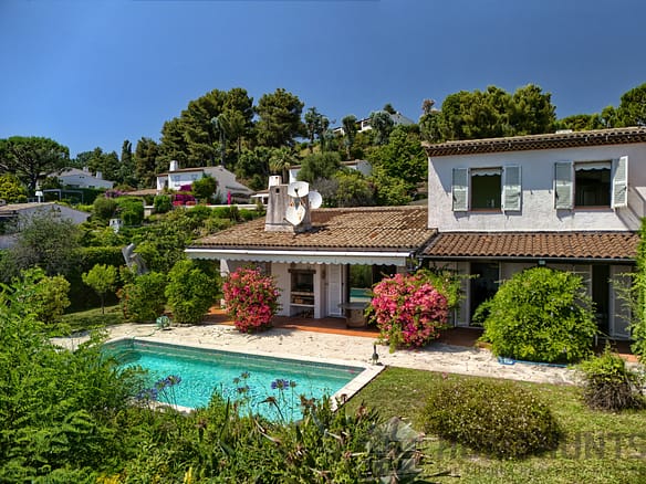 4 Bedroom Villa/House in Villeneuve Loubet 26