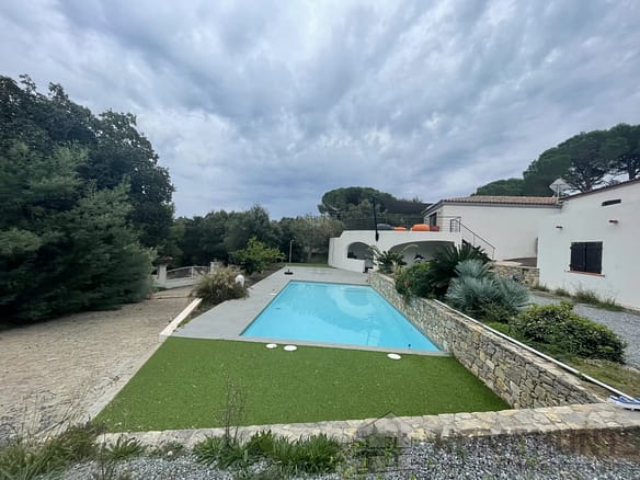 6 Bedroom Villa/House in Bormes Les Mimosas 5
