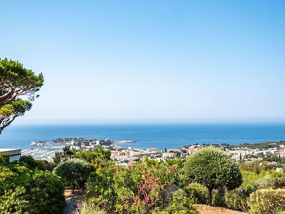 Apartment For Sale in Bandol 3