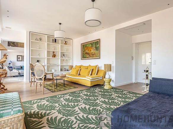 3 Bedroom Apartment in Nice 14