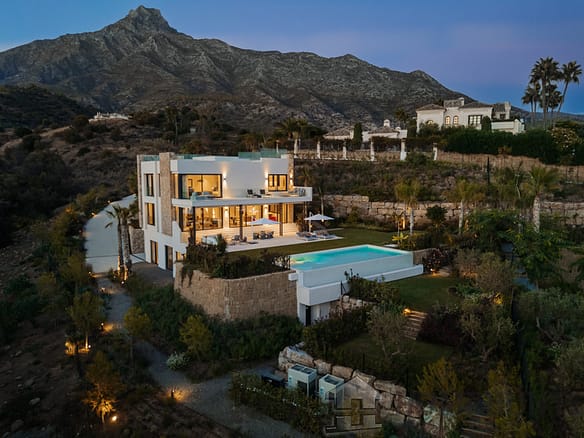 5 Bedroom Villa/House in The Golden Mile 9