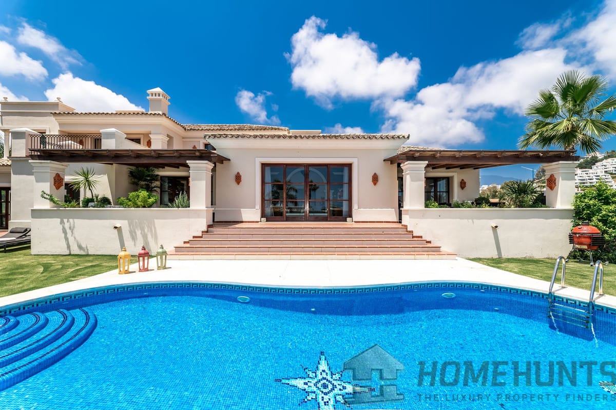 Villa/House For Sale in Nueva Andalucía 9