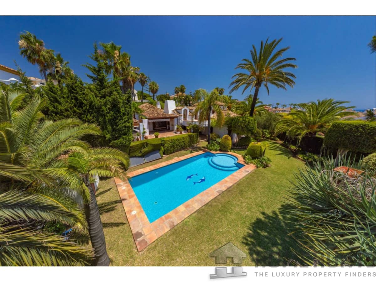 Villa/House For Sale in Estepona 15