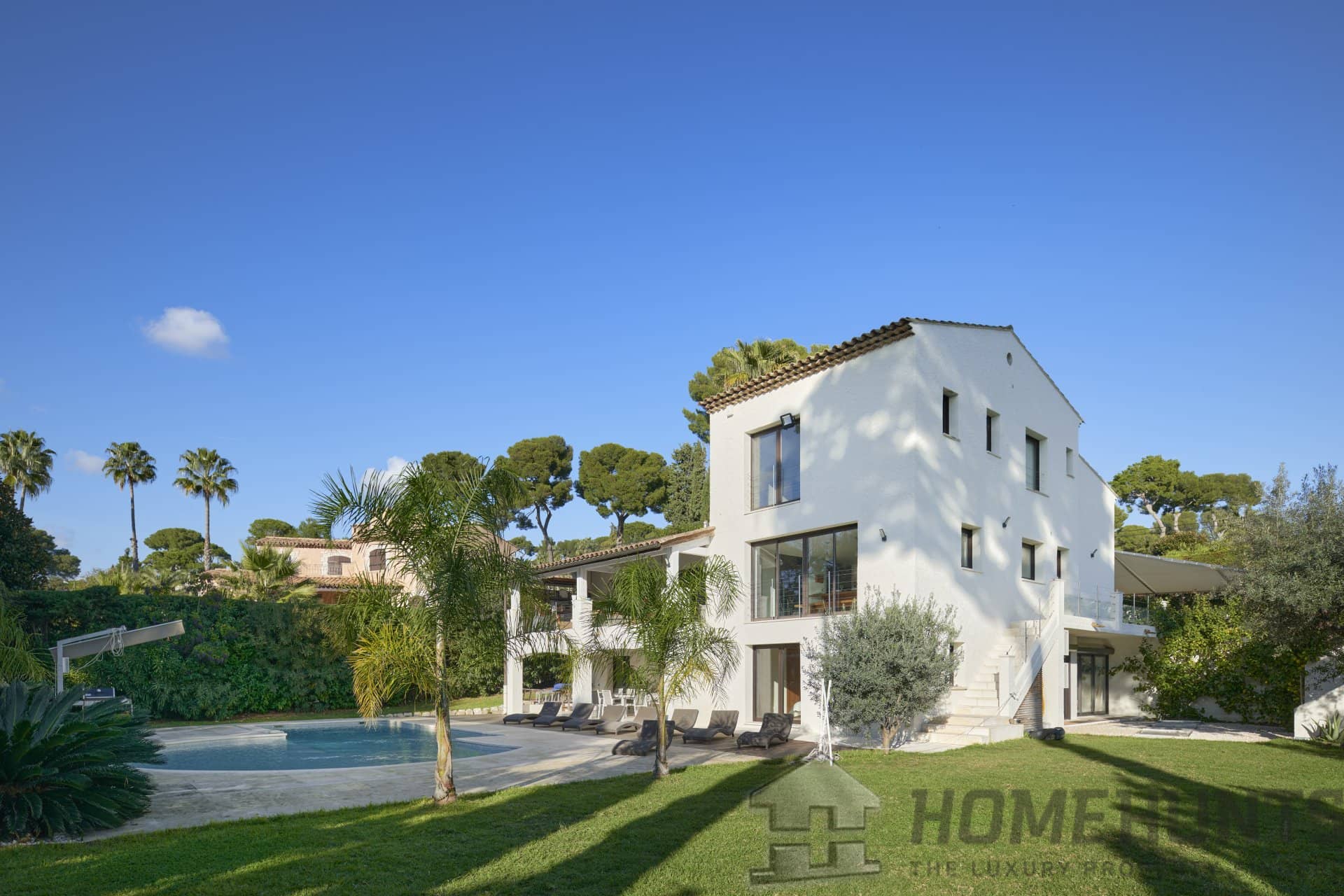 Villa/House For Sale in Antibes 8
