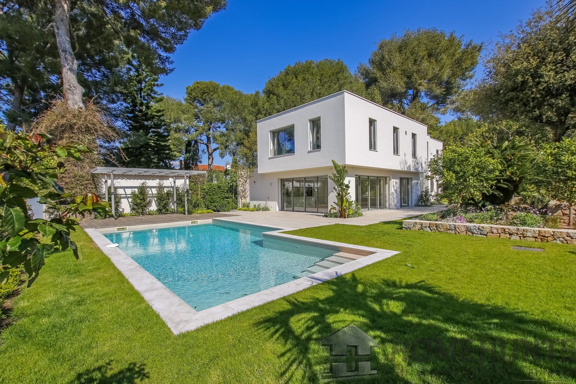 Villa/House For Sale in Antibes 15