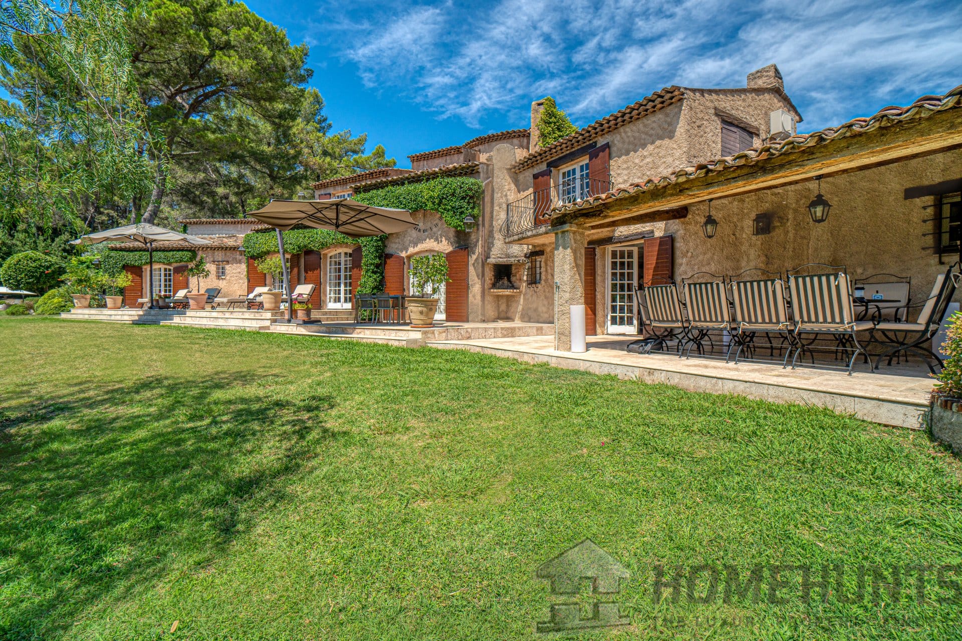 Villa/House For Sale in Grasse 6