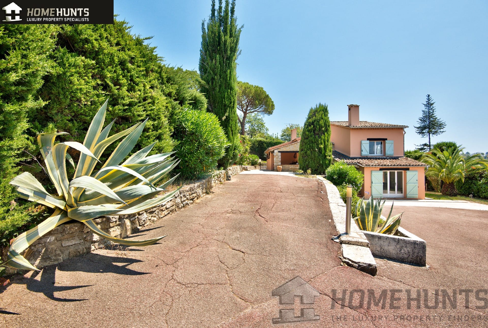 Villa/House For Sale in Valbonne 8