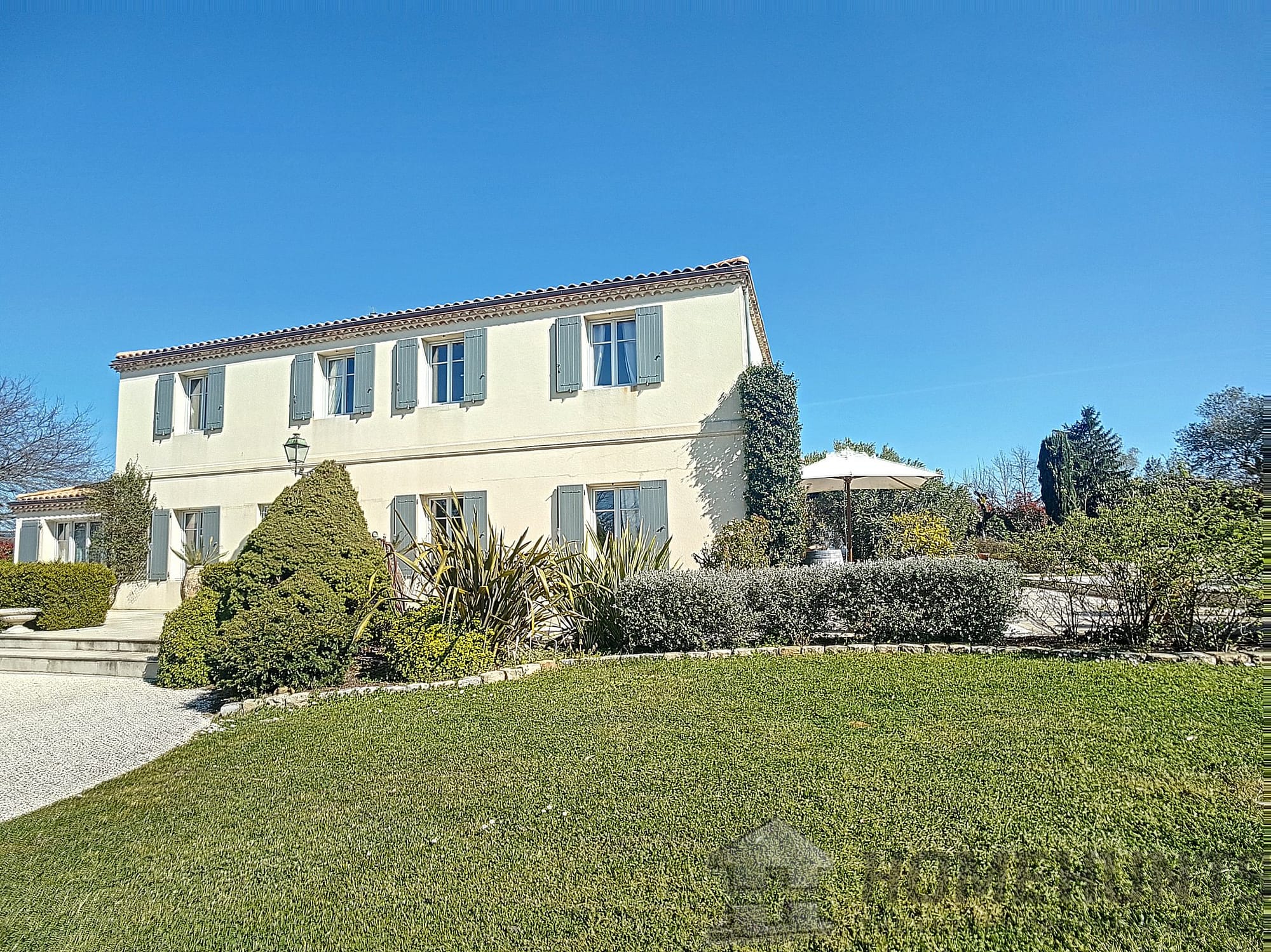 Villa/House For Sale in Leognan 17