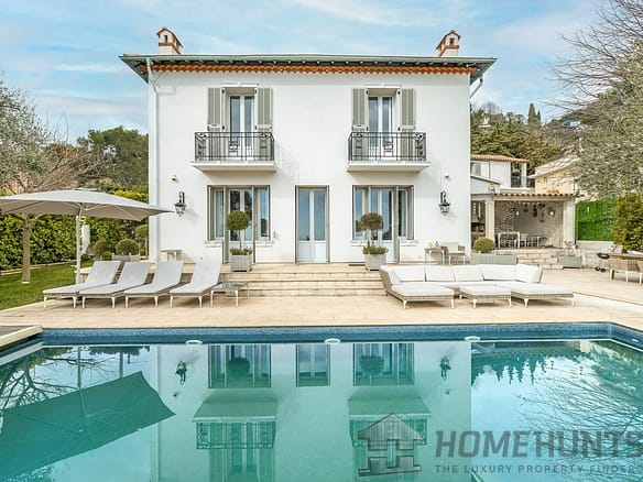 Villa/House For Sale in Eze 11