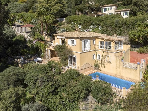 Villa/House For Sale in Cavalaire Sur Mer 13