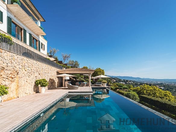 Villa/House For Sale in Palma 13