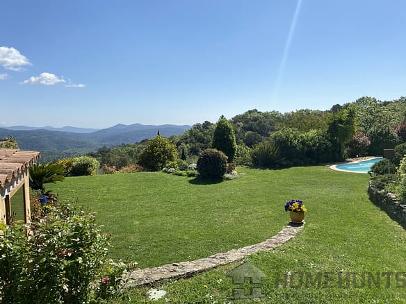 Villa/House For Sale in La Garde Freinet 11