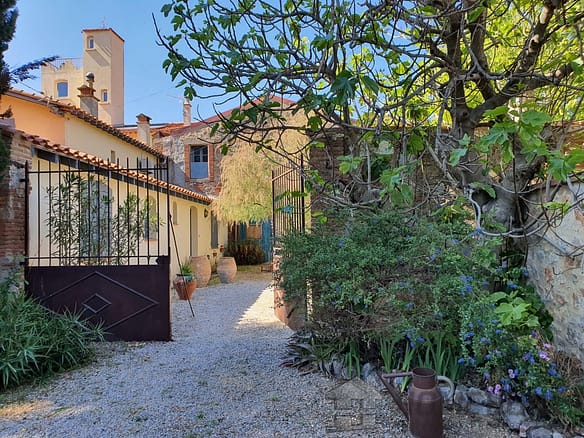 Villa/House For Sale in Perpignan 11