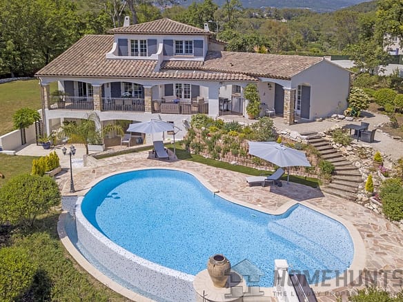 Villa/House For Sale in Roquefort Les Pins 13