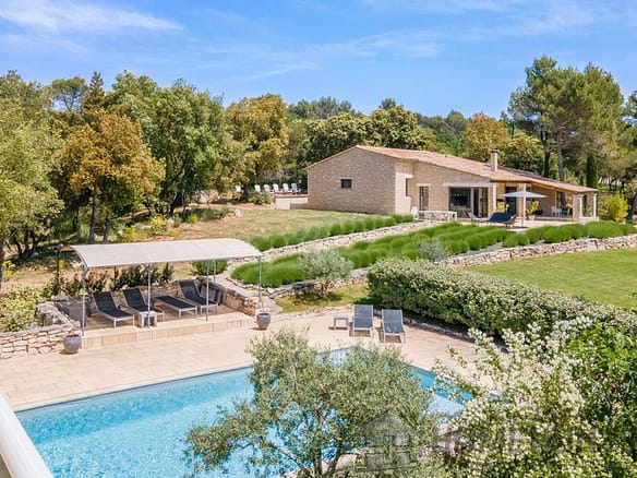 Villa/House For Sale in Menerbes 13