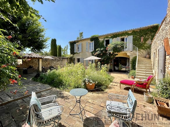 Villa/House For Sale in Bonnieux 11