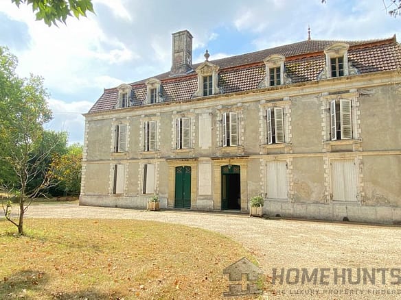 Castle/Estates For Sale in Aire Sur L Adour 5