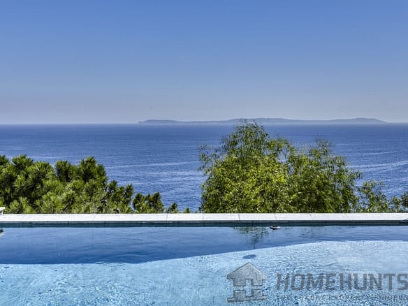 Villa/House For Sale in Rayol Canadel Sur Mer 15