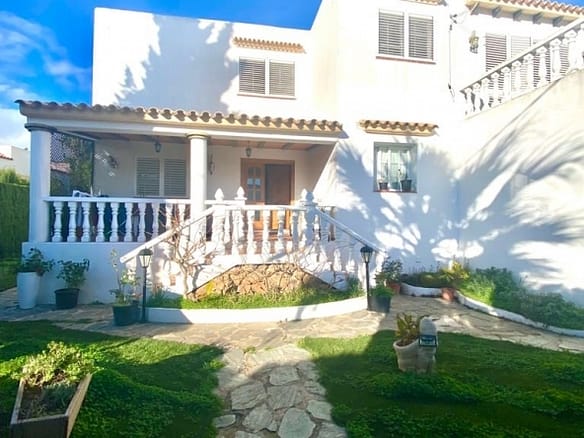 Villa/House For Sale in Santa Eularia Des Riu 11
