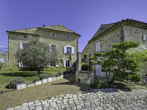 Villa/House For Sale in Uzes 15