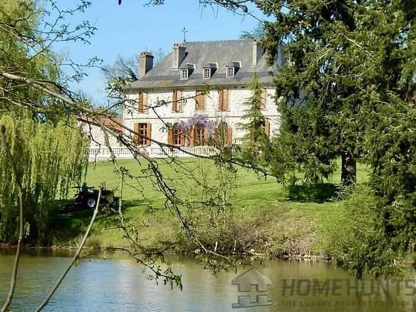 Castle/Estates For Sale in Angoulême 13