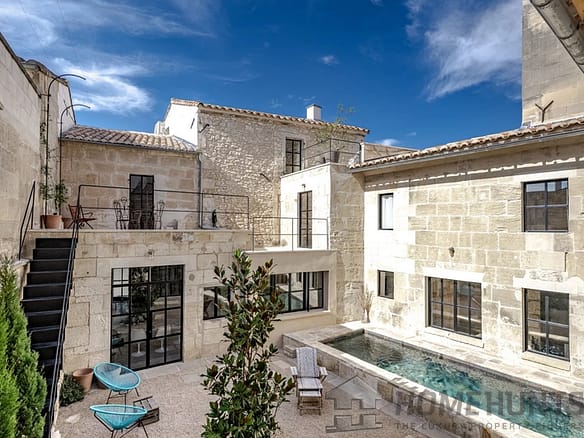 Villa/House For Sale in Fontvieille 11