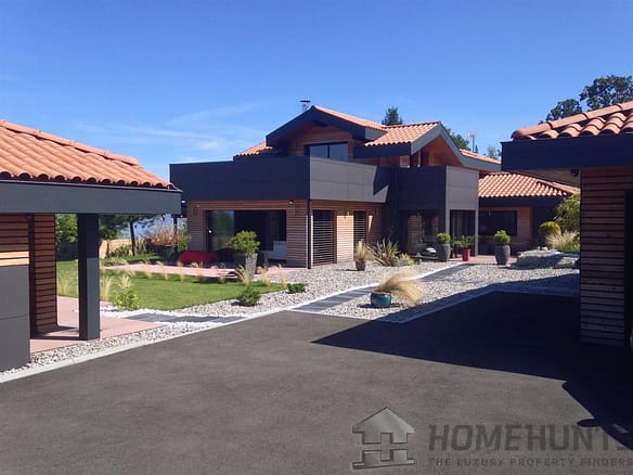Villa/House For Sale in Publier 13