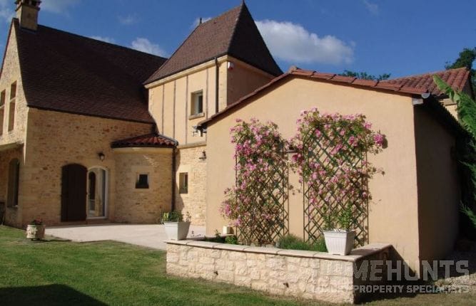 4 (Must See) Luxury Chateaux for Sale in Dordogne 1