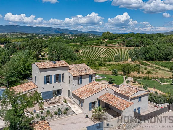 6 Bedroom Villa/House in Lourmarin 24